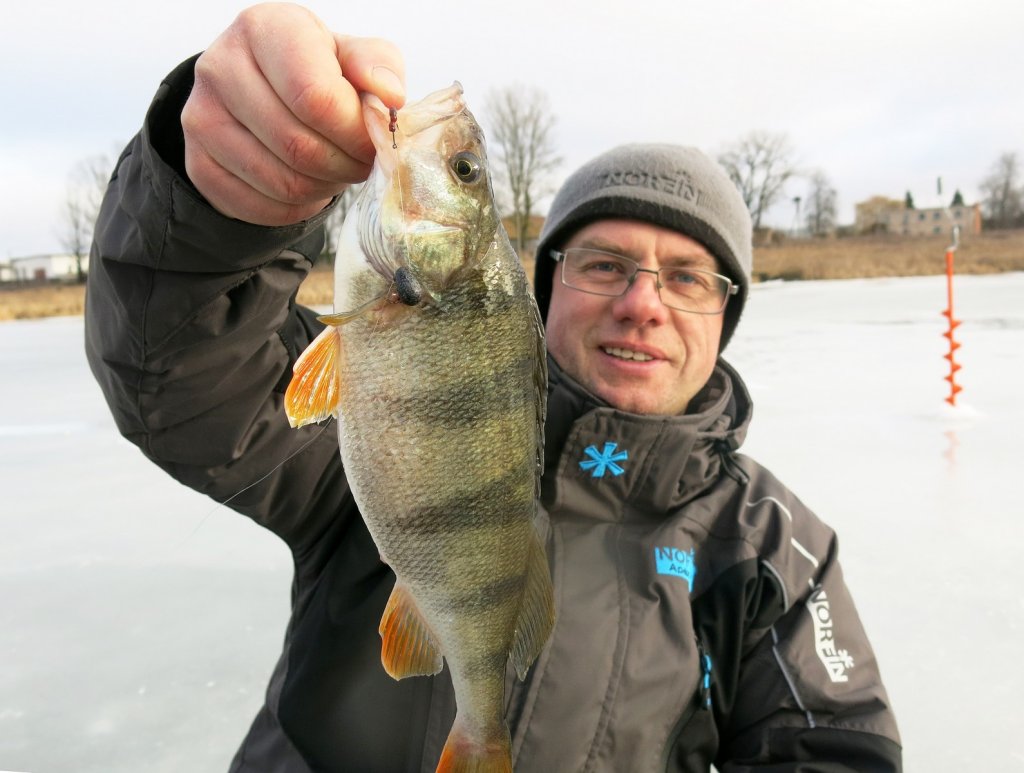 Валерий Сикиржицкий показывает свой улов