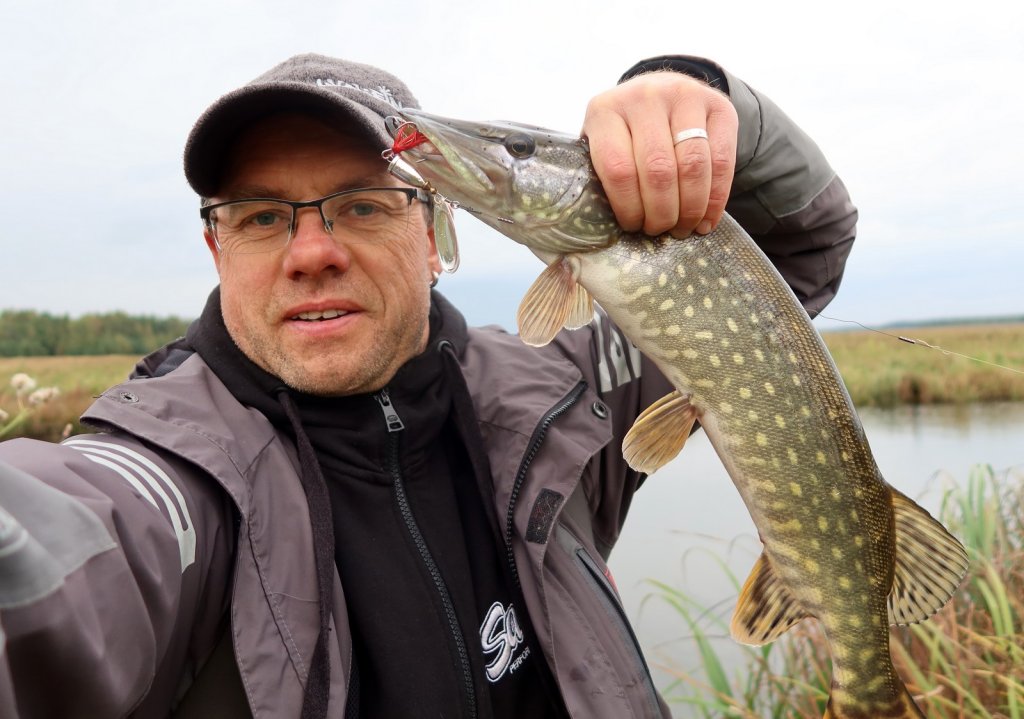 Валерий Сикиржицкий поймал щуку на вертушку