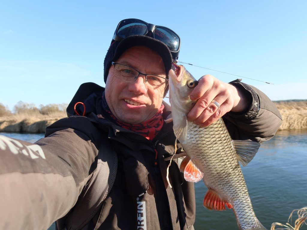 Валерий Сикиржицкий поймал голавля на микроджиг