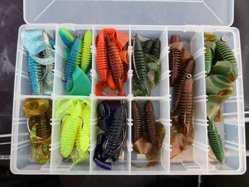 Силиконовые твистеры Lucky John Crusher Grub в коробке