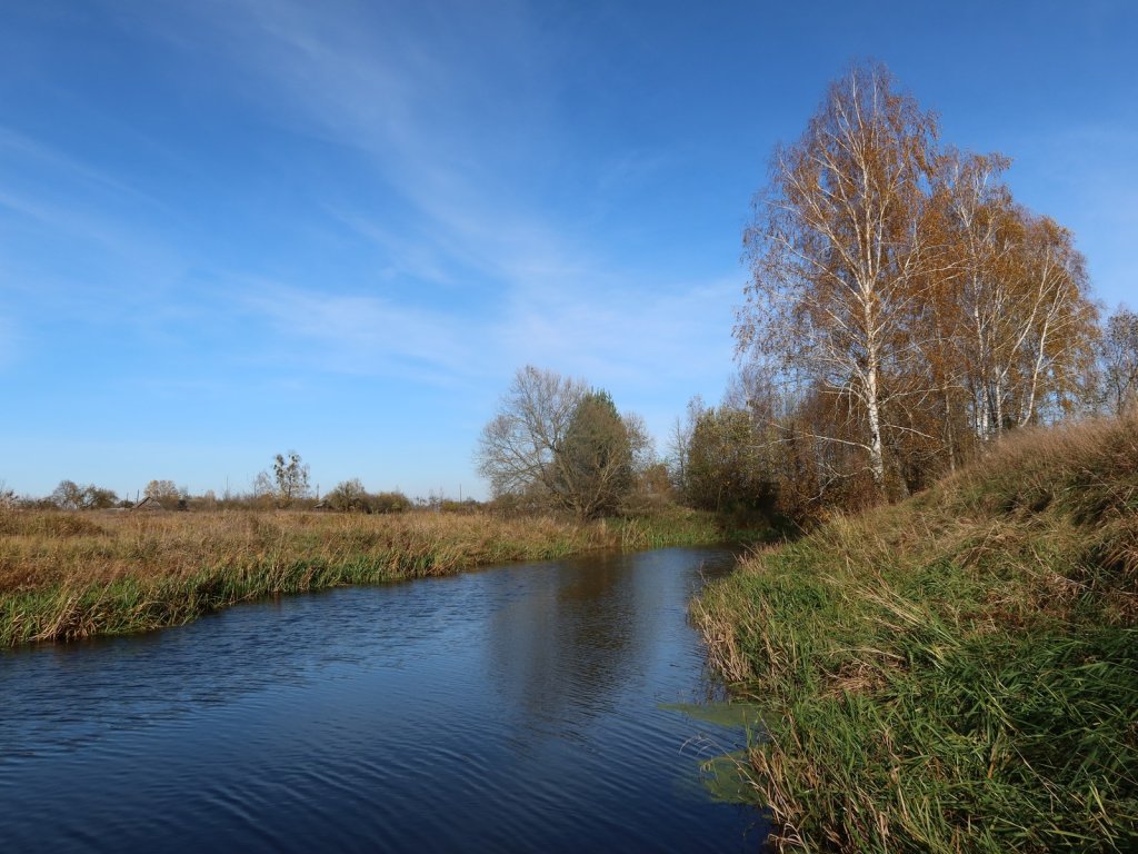 Поворот реки осенью