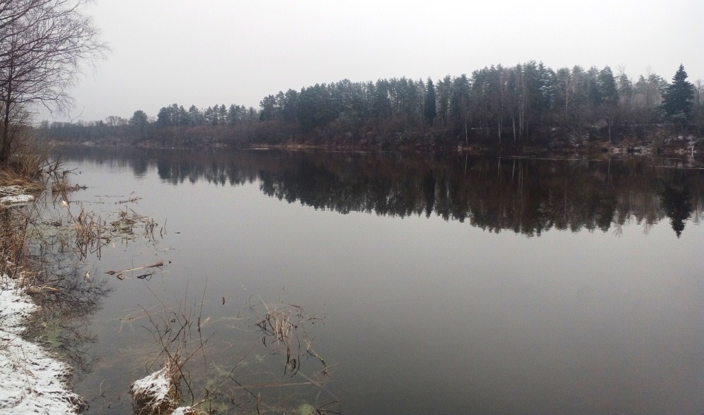 Повышенный уровень воды в реке Повышенный уровень воды в реке