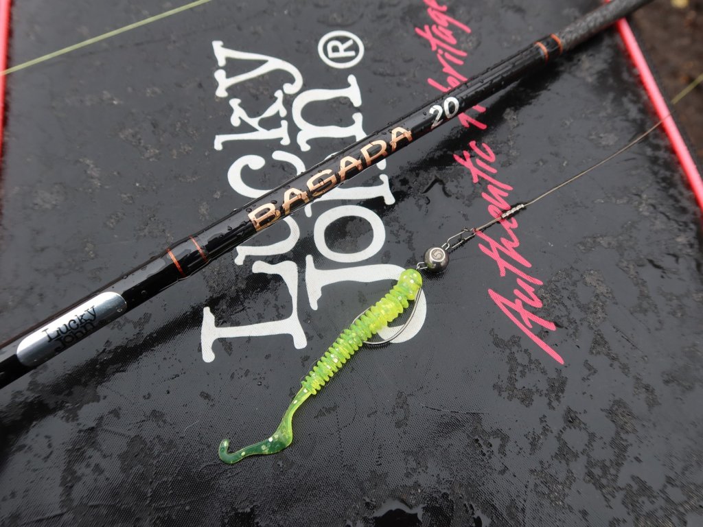 Спиннинг Lucky John Basara 20 и небольшая силиконка