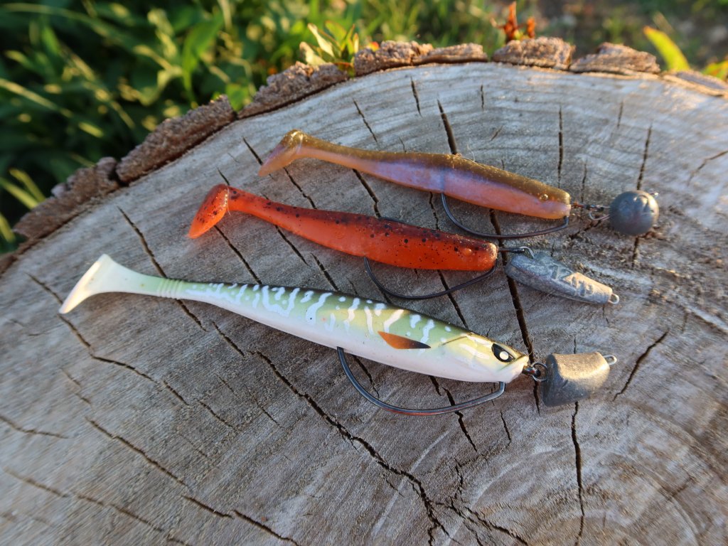 Оснащённые на офсетных крючках виброхвосты