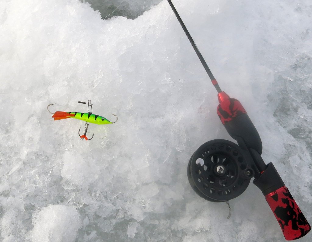 Удочка и балансир кислотной расцветки