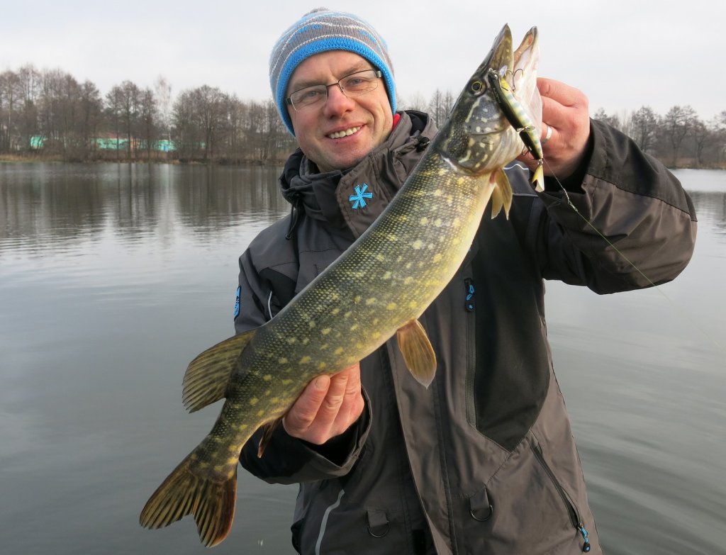Валерий Сикиржицкий позирует со щукой