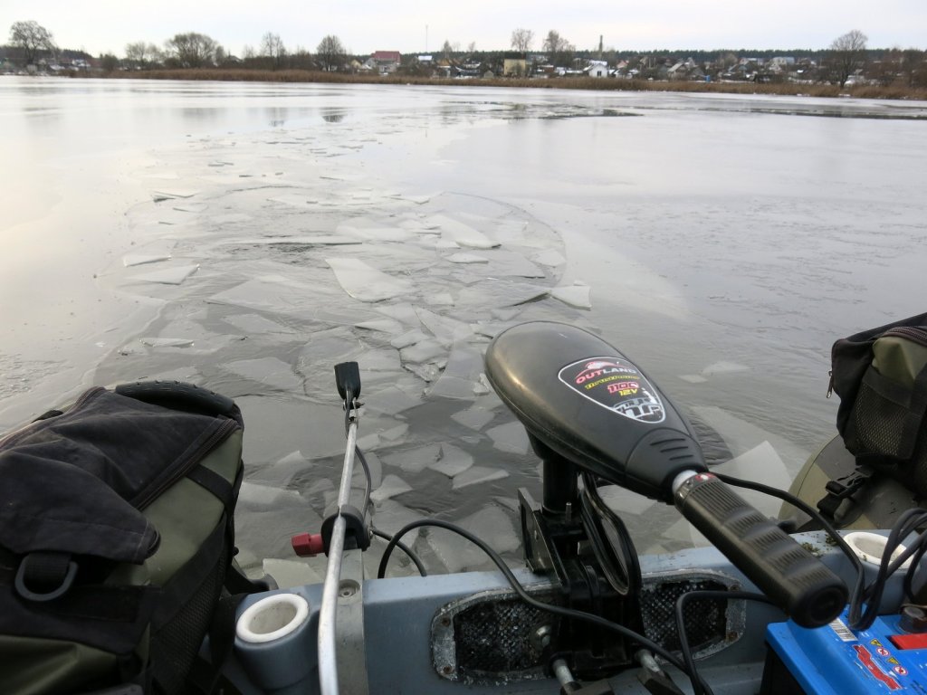 Пришлось ломать лёд