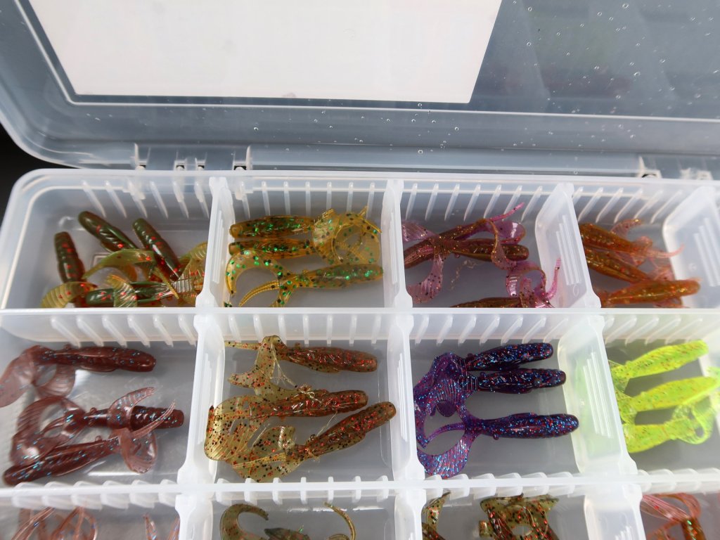 Коробка с мягкими приманками Lucky John Curly Shrimp