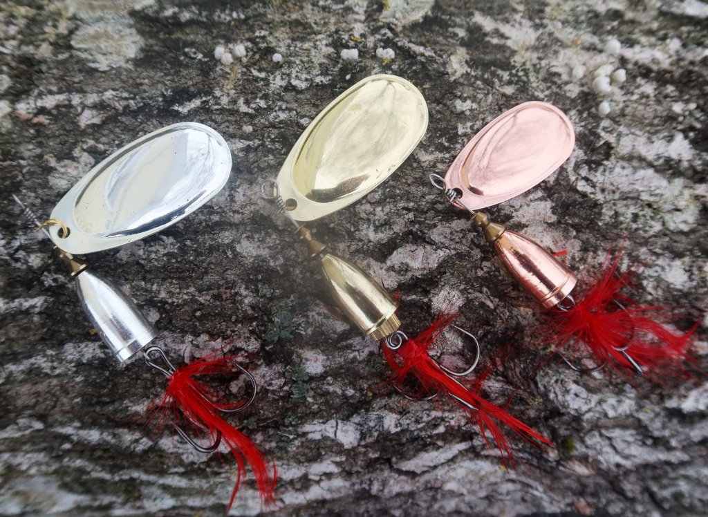 Три цвета вертушек с колокольчиком