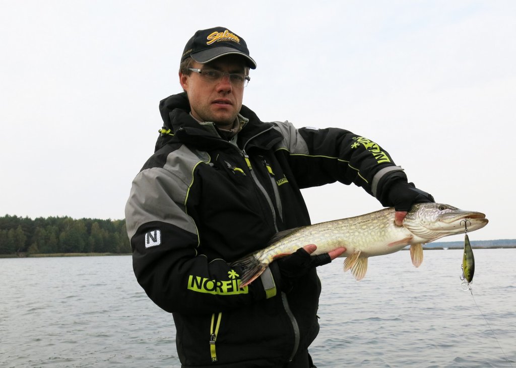 Валерий Сикиржицкий поймал щуку на воблер Валерий Сикиржицкий поймал щуку на воблер