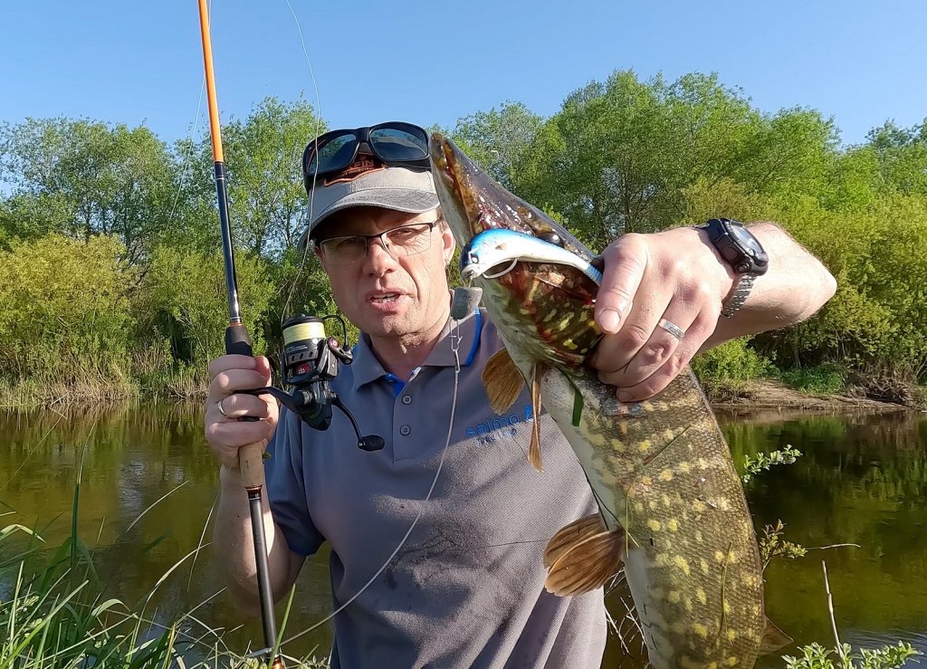 Валерий Сикиржицкий поймал щуку на крупную резину Валерий Сикиржицкий поймал щуку на крупную резину