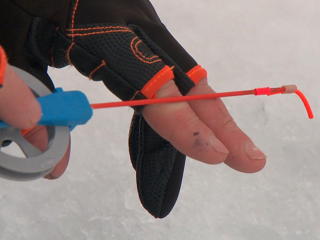 Зимняя удочка на пальцах Зимняя удочка на пальцах