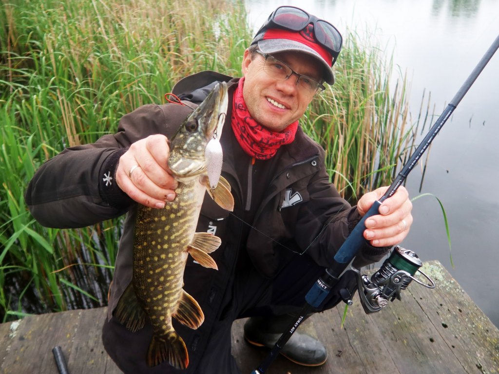 Валерий Сикиржицкий поймал щуку на колебалку