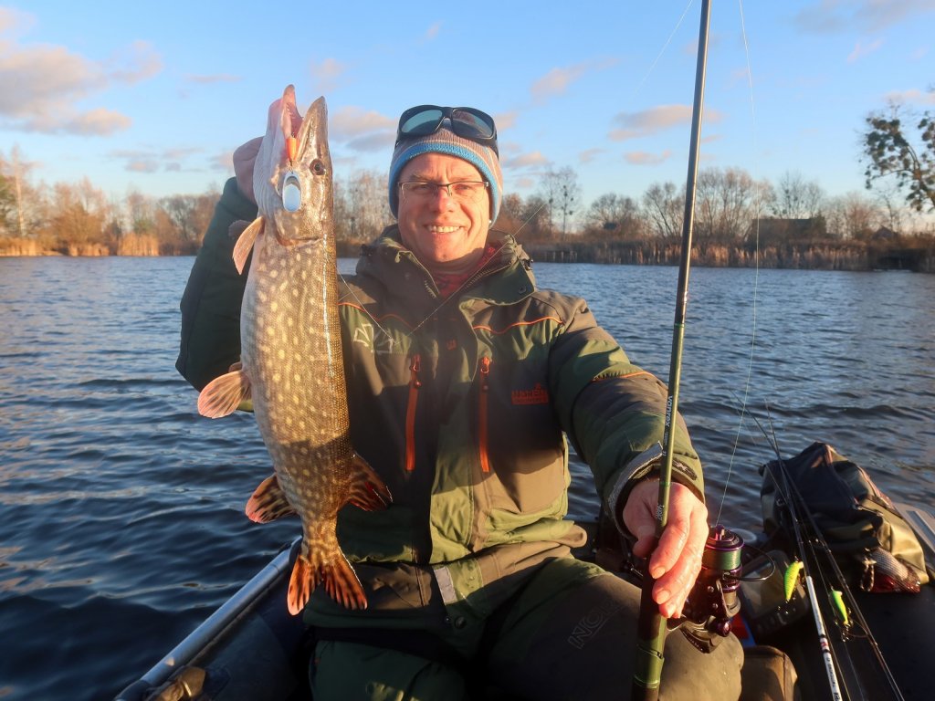 Валерий Сикиржицкий поймал щуку на вертушку