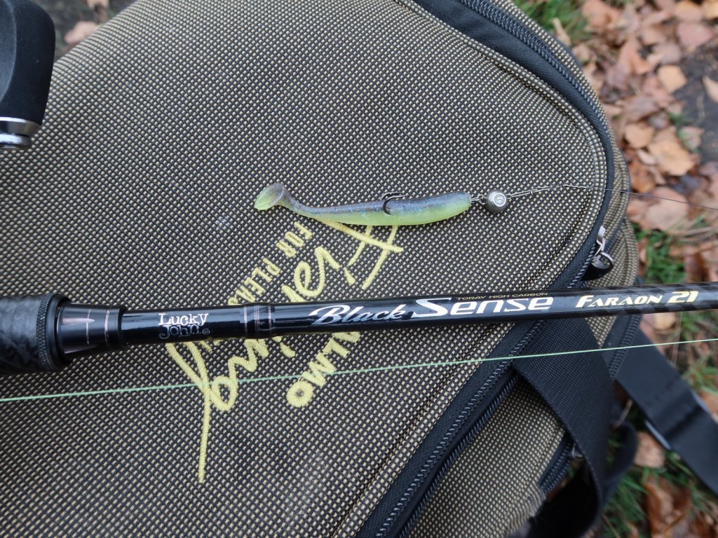Бланк спиннинга Lucky John Black Sense Faraon Cast 21 с небольшой силиконкой