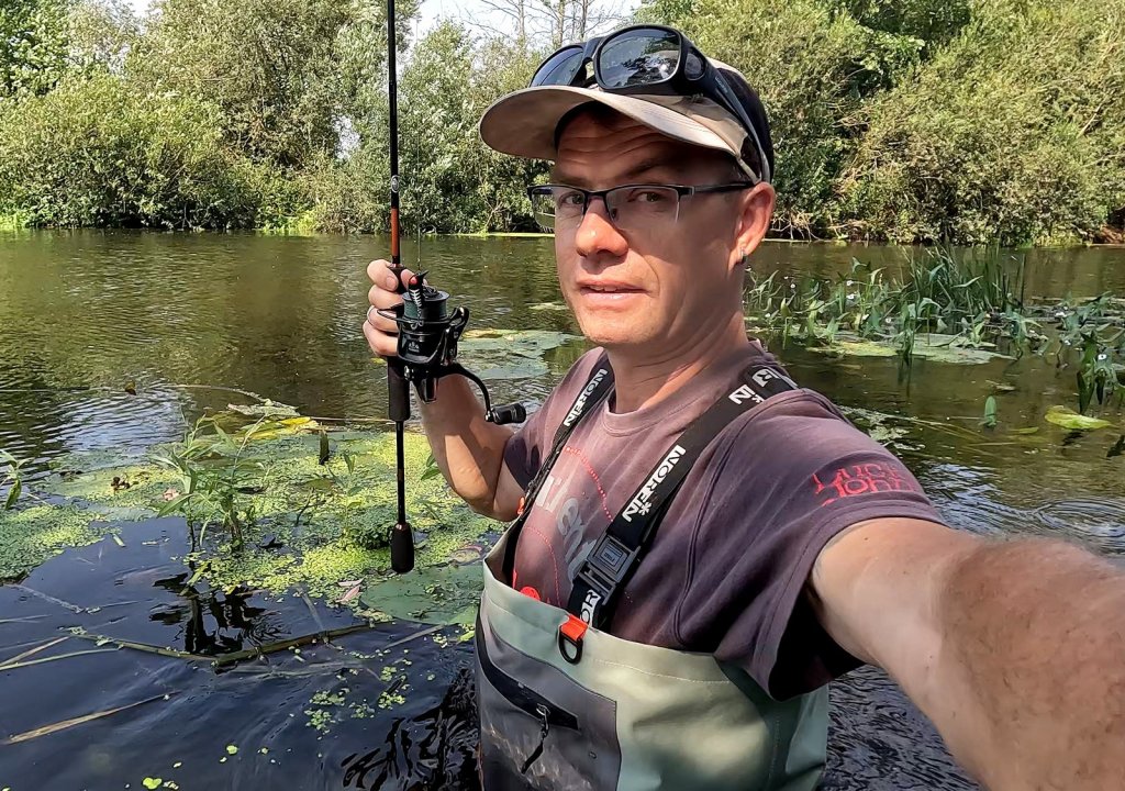 Рыбалка в вейдерсах на реке Рыбалка в вейдерсах на реке