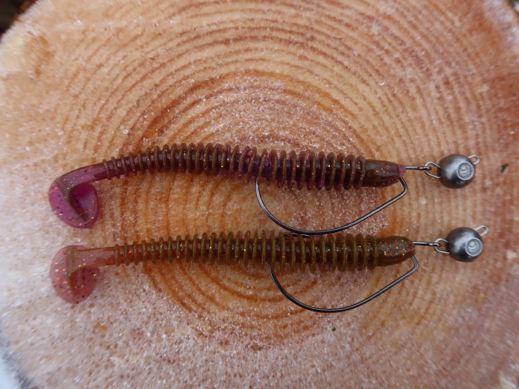 Виброхвосты Lucky John Spark Тail 4 в расцветках S13 и S14 на офсетниках