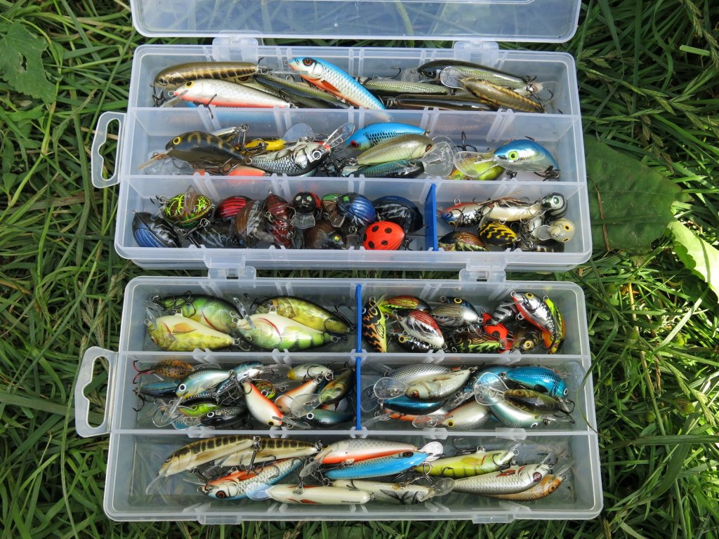 Коробки с небольшими воблерами крэнками Коробки с небольшими воблерами крэнками