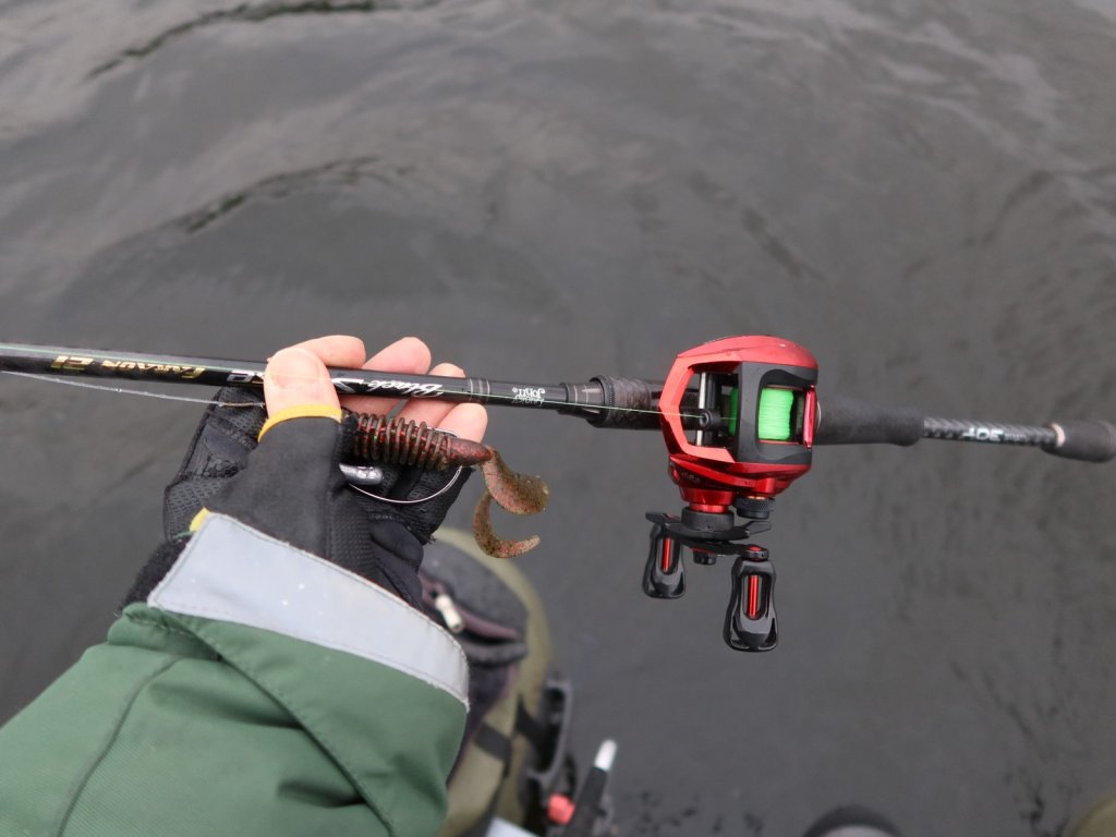 Кастинговый спиннинг с мягкой приманкой