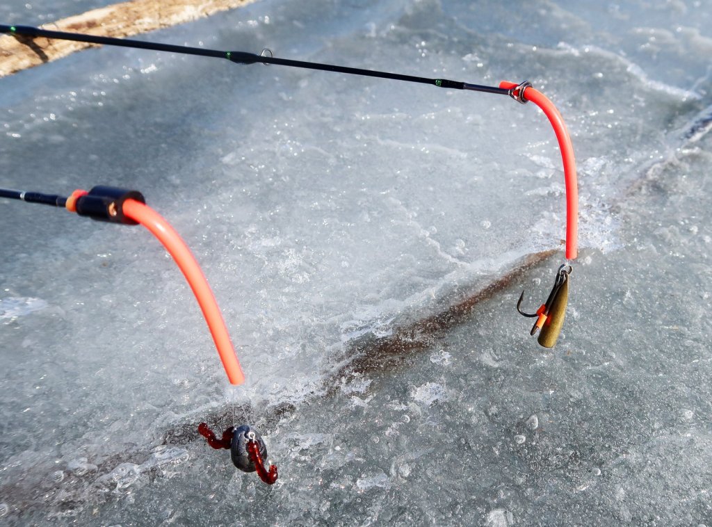 Две балды висят на кивках