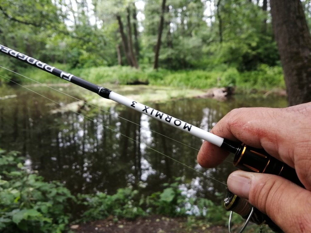 Удилище Lucky John Progress Mormix 3 в руке